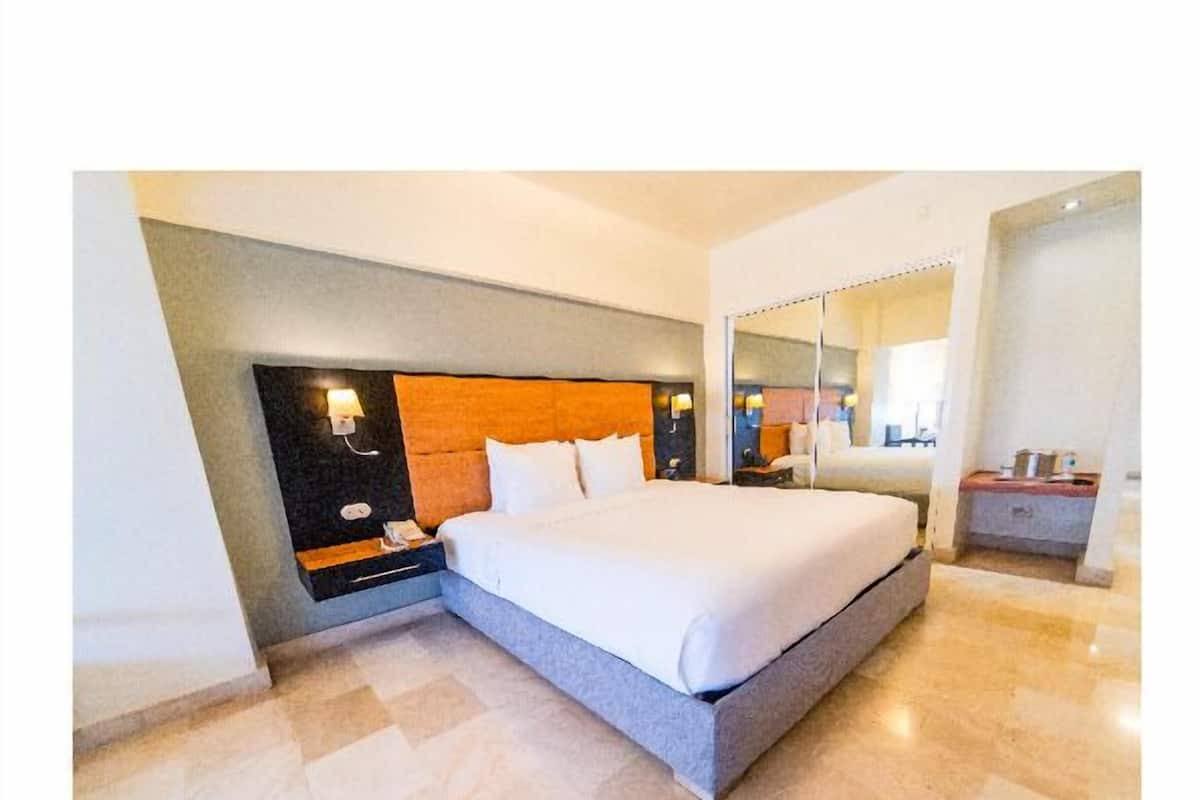 Room, 1 King Bed, Non Smoking