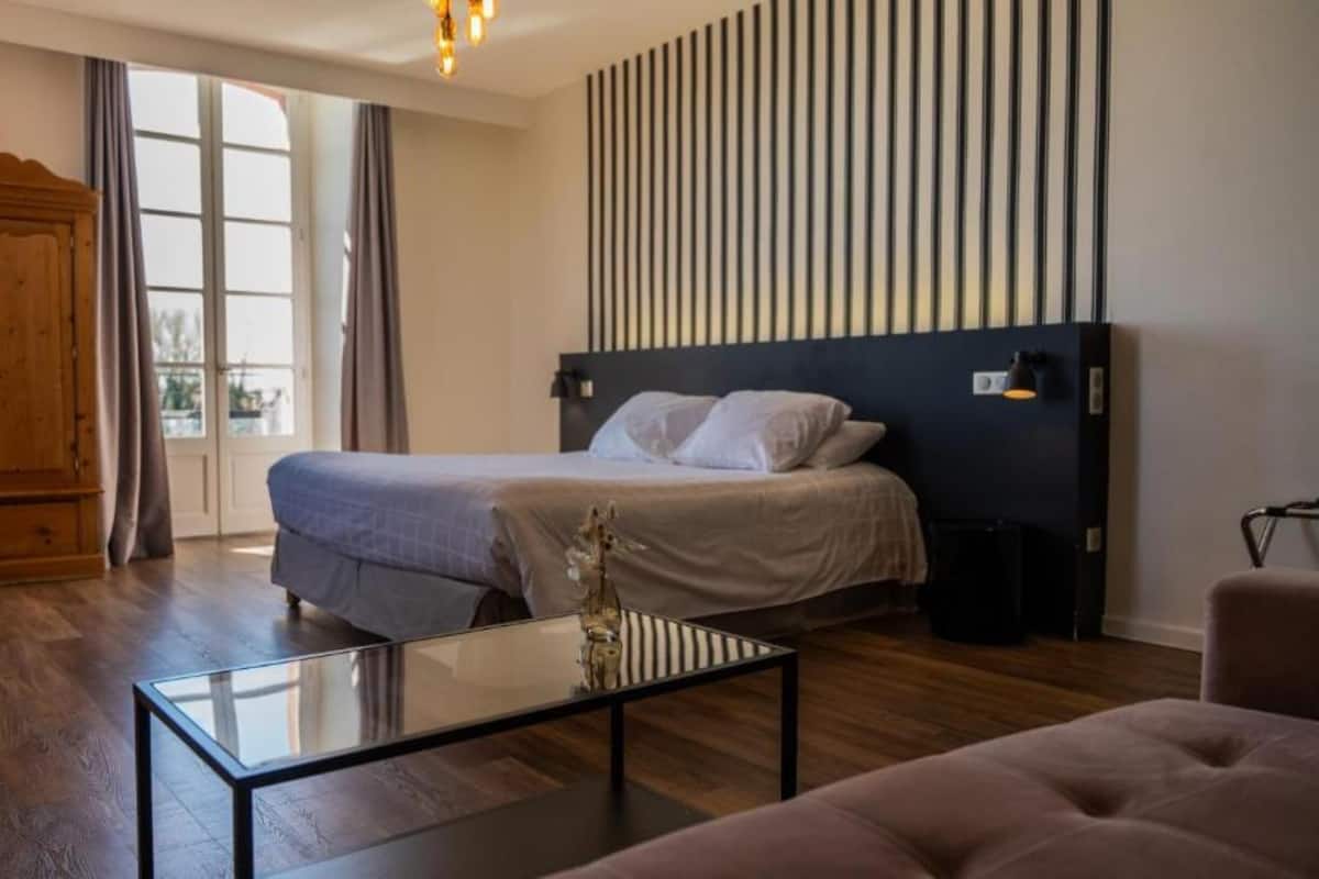 Suíte, 1 cama Queen, para não fumantes (with Sofabed) | Roupas de cama premium, escrivaninha, cortinas blackout