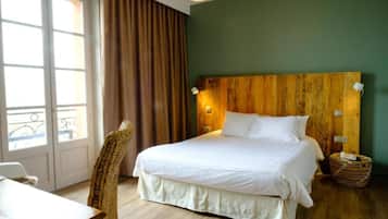 Chambre Classique, 1 grand lit, non-fumeurs | Literie de qualité supérieure, décoration personnalisée, bureau