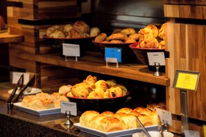 Petit déjeuner buffet compris tous les jours