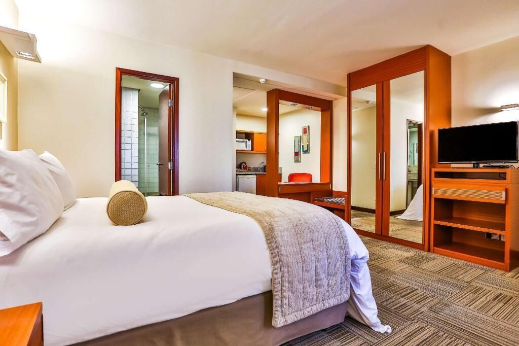 Minibar, coffre-fort, bureau