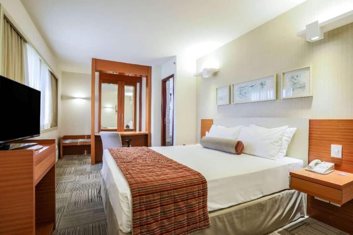 Minibar, coffre-fort, bureau