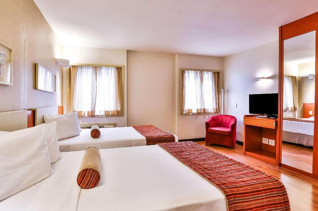 Minibar, coffre-fort, bureau