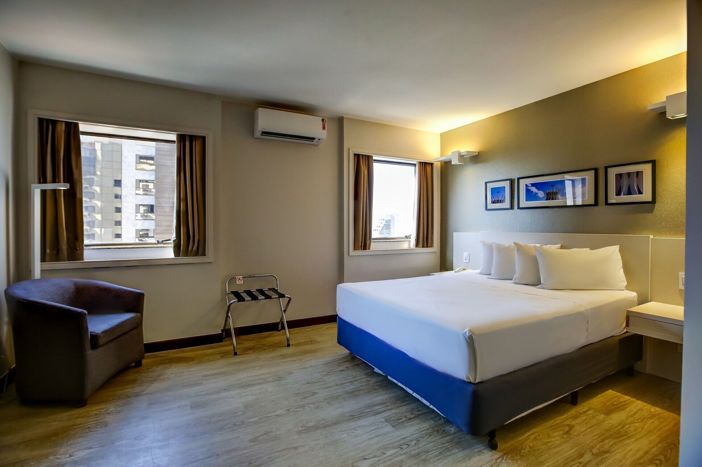 minibar, in-room safe, desk, laptop workspace