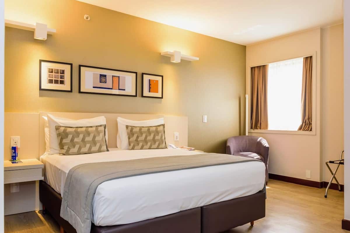 1 chambre, minibar, coffres-forts dans les chambres, bureau
