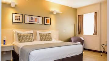 Luxury Suite, 1 Queen Bed, Non Smoking | Bathroom