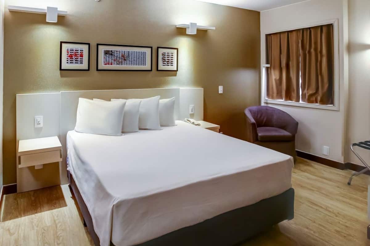 Minibar, coffre-fort, bureau