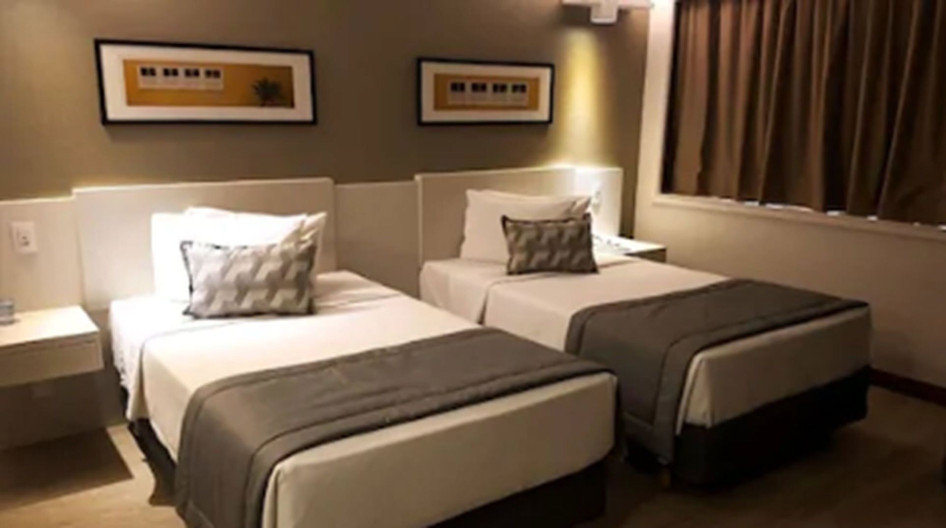 Minibar, coffre-fort, bureau