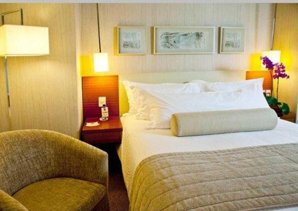 Minibar, coffre-fort, bureau