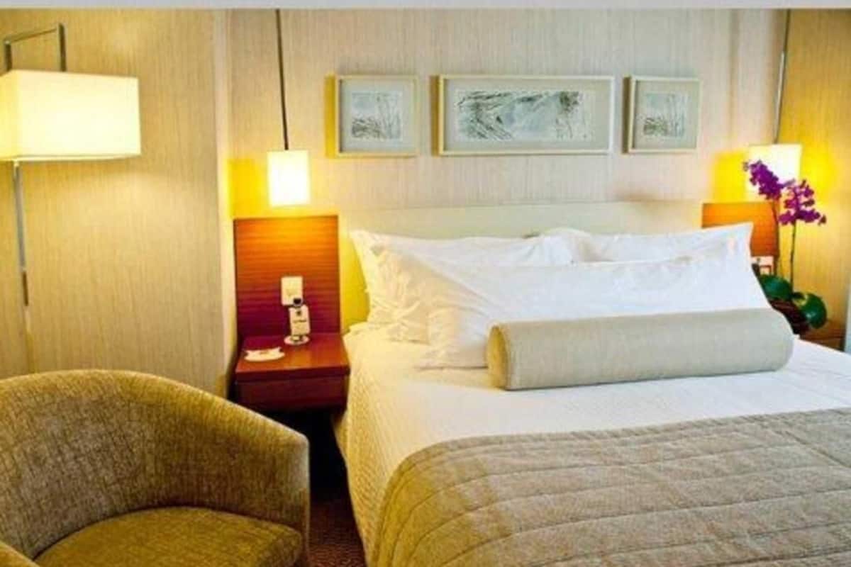 Minibar, coffre-fort, bureau