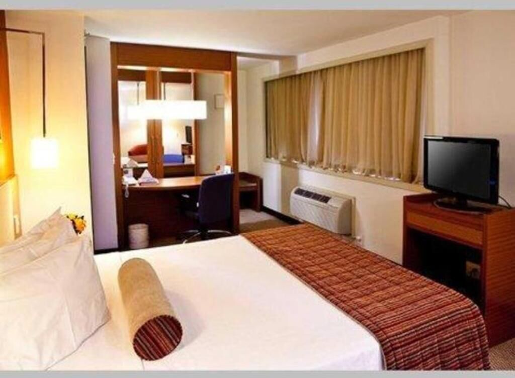 Minibar, coffre-fort, bureau