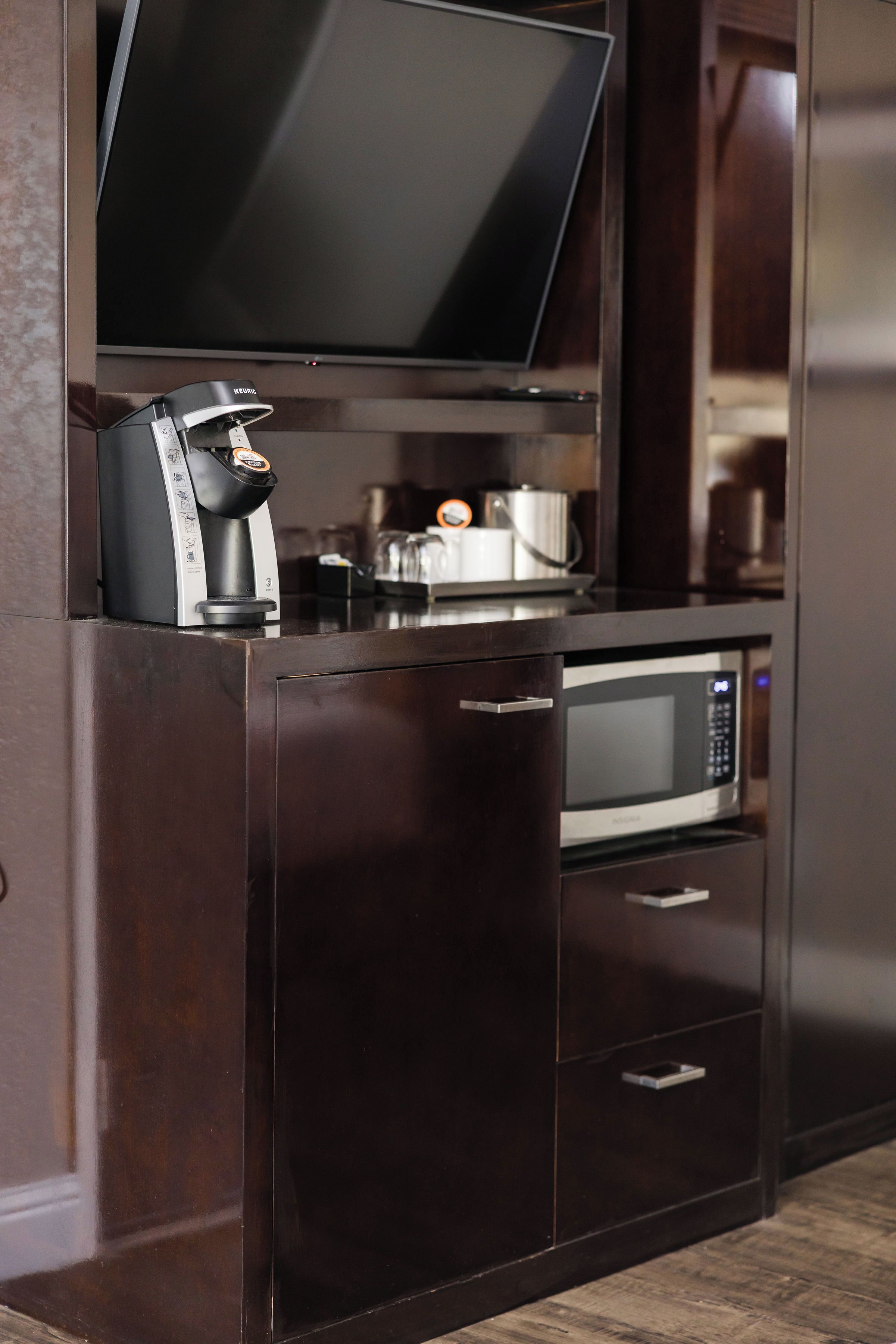 Deluxe Double or Twin Room, 2 Queen Beds, Non Smoking | Premium bedding, down duvets, memory-foam beds, desk