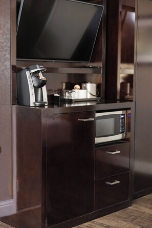 Deluxe Double or Twin Room, 2 Queen Beds, Non Smoking | Premium bedding, down comforters, memory foam beds, desk - Inn at Highway 1 (Lompoc)