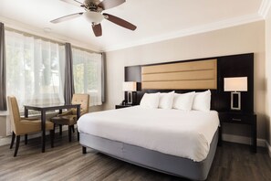 Deluxe Room, 1 King Bed, Non Smoking