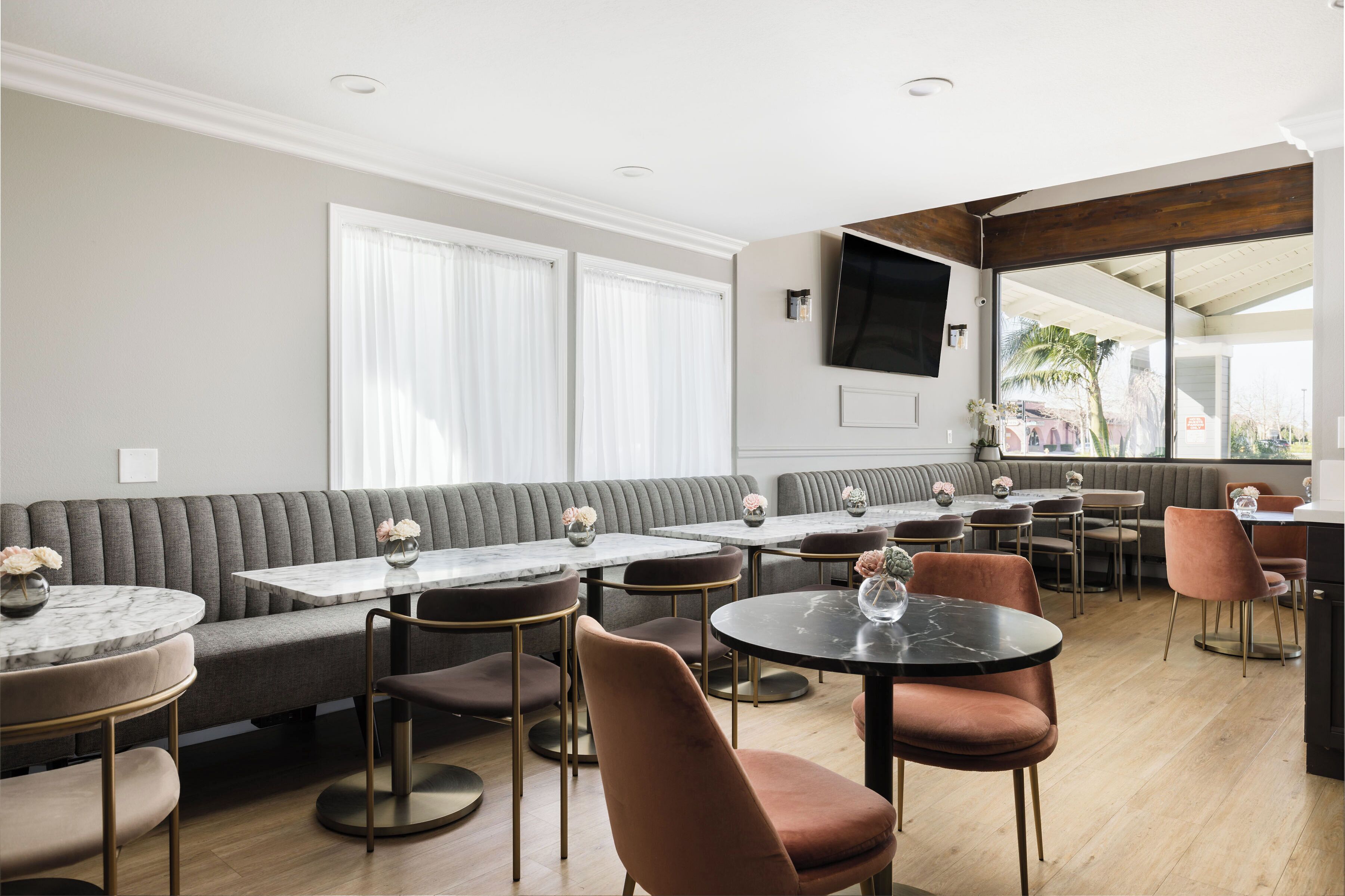 Free daily full breakfast