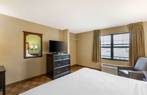 Studio, 1 King Bed, Non Smoking