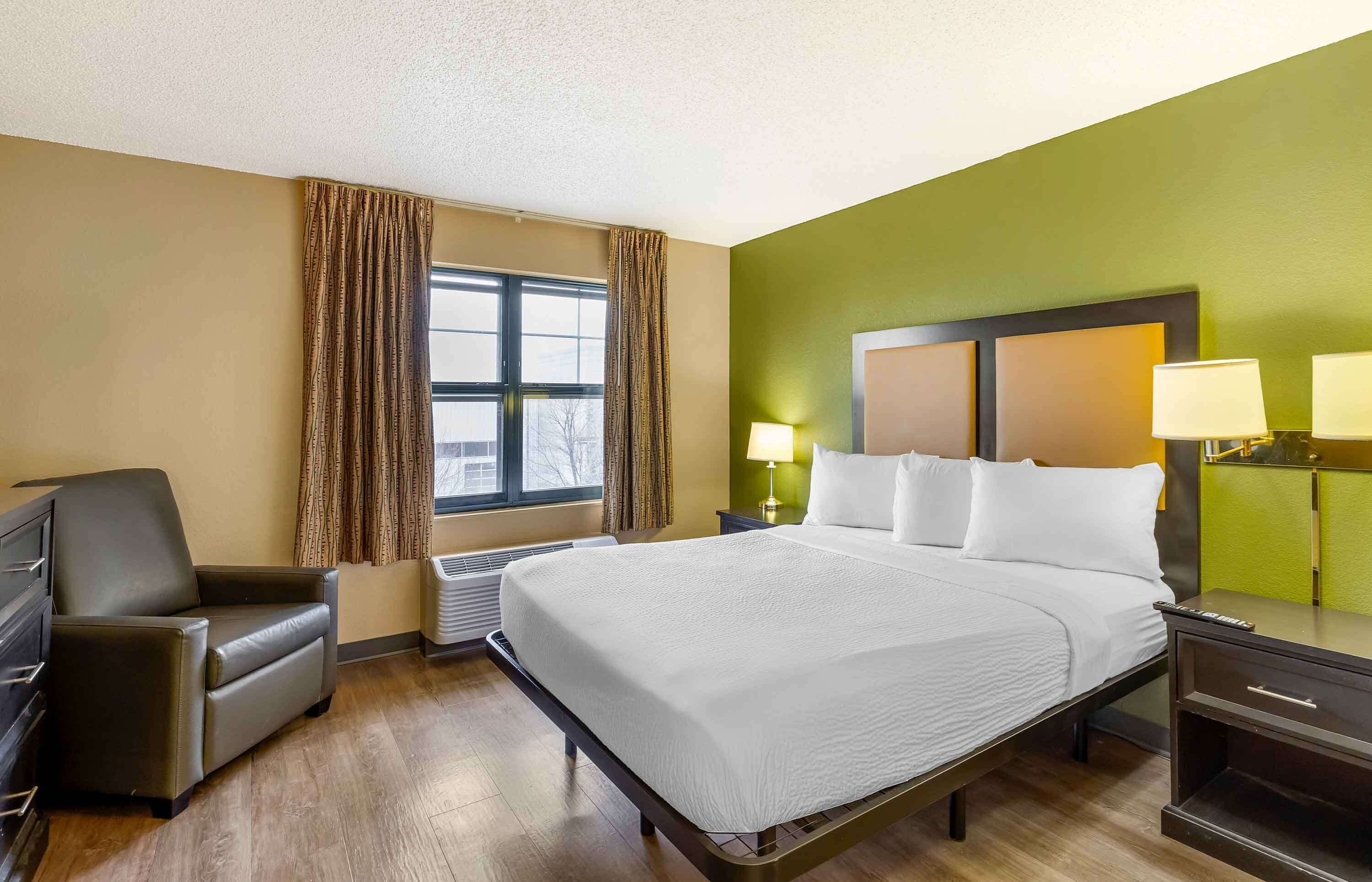 studio, 1 queen bed, accessible, non smoking | desk, blackout curtains, iron/ironing board, free wifi