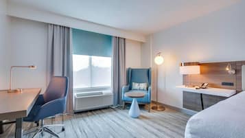 Habitación, 1 cama King size, para no fumadores | Escritorio, espacio para trabajar con laptop y cortinas blackout