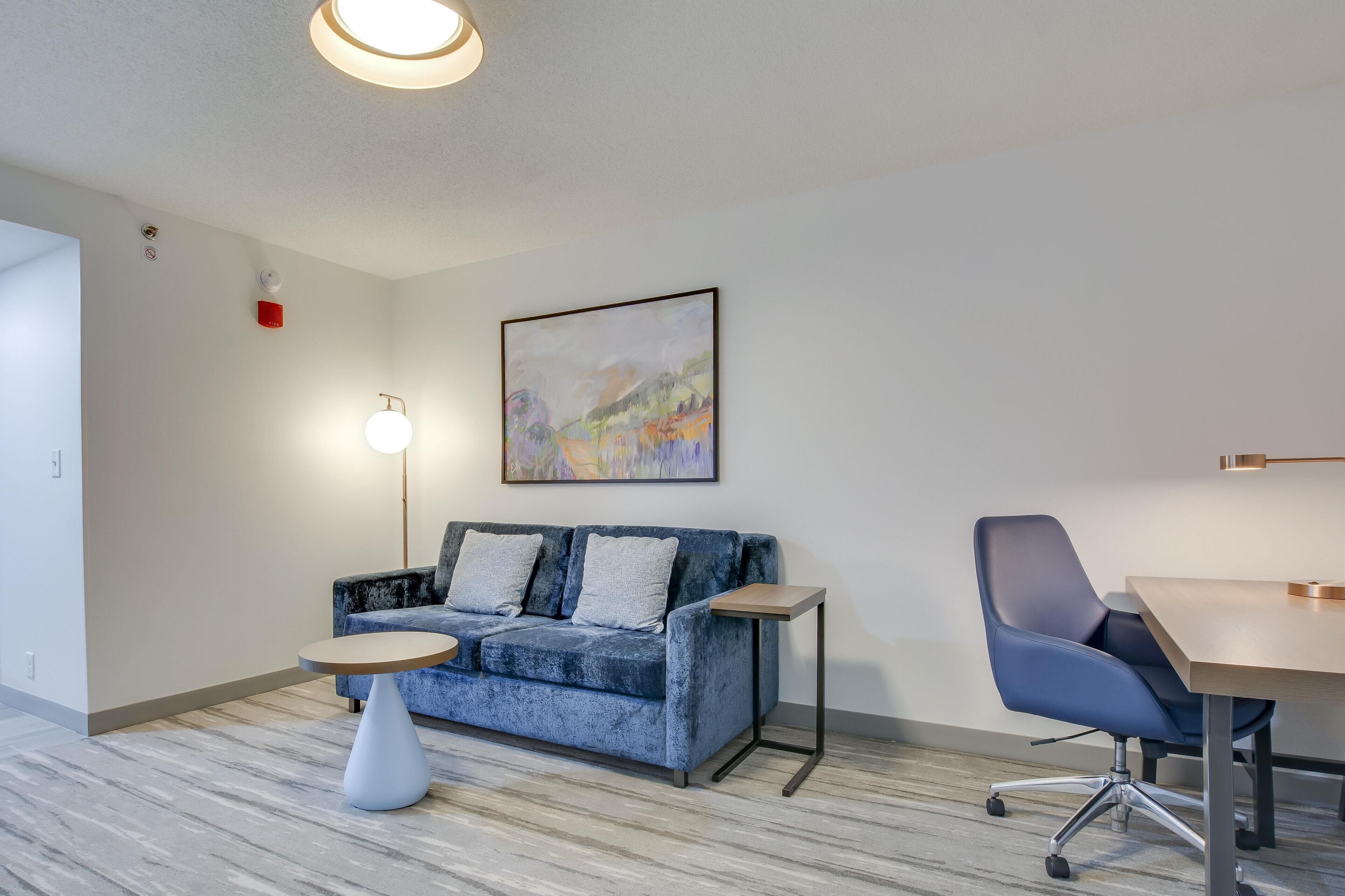 En 50-tommers LED-TV med kabel-kanaler samt Netflix og strømmetjenester