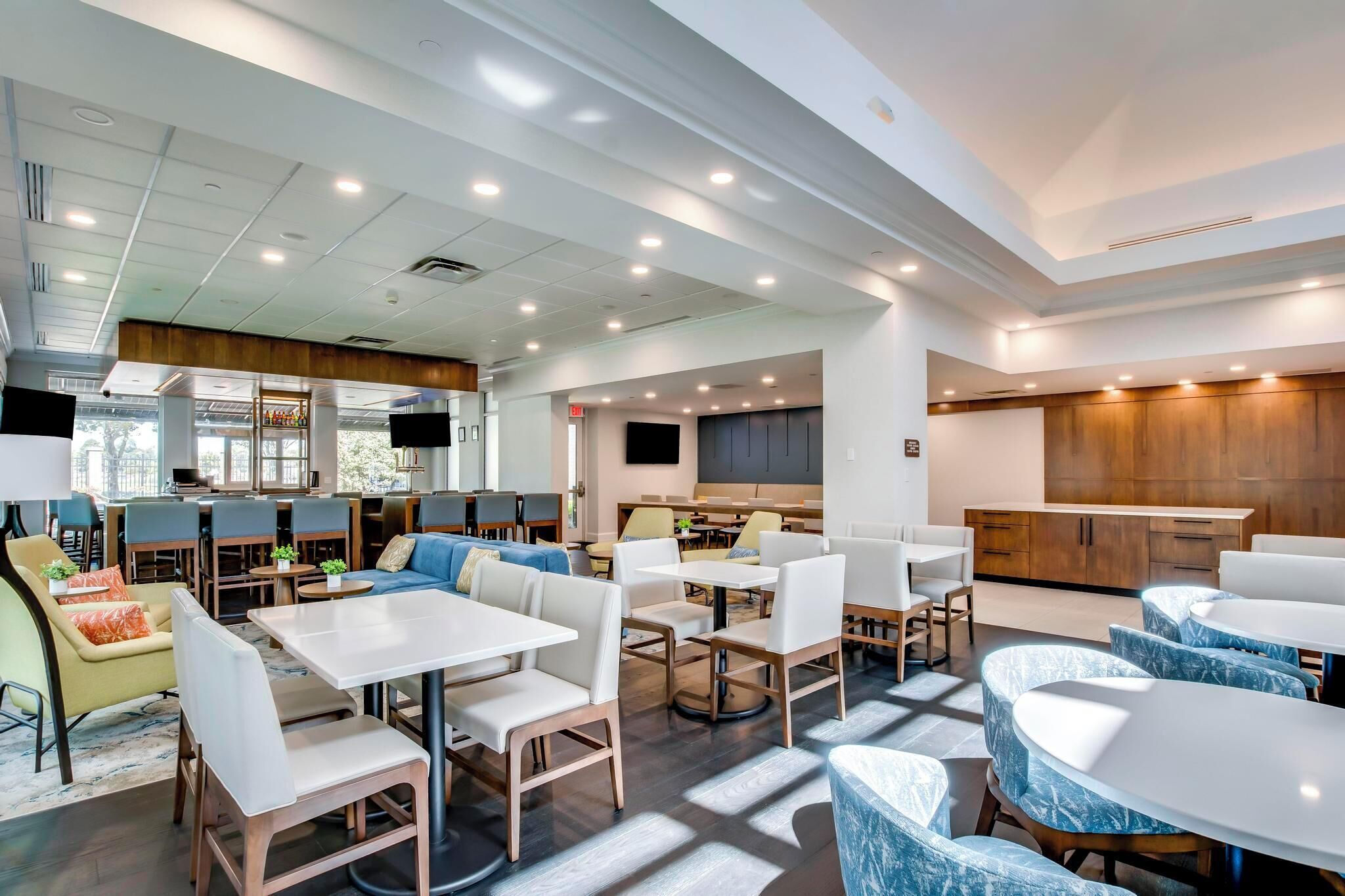 매일 뷔페 아침 식사(1인당 USD 15.95)