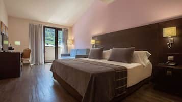 Superior Double Room | Premium bedding, minibar, in-room safe, desk