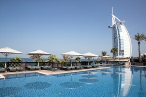 2 indoor pools, 15 outdoor pools, pool loungers - Jumeirah Mina Al Salam Dubai (Dubai)