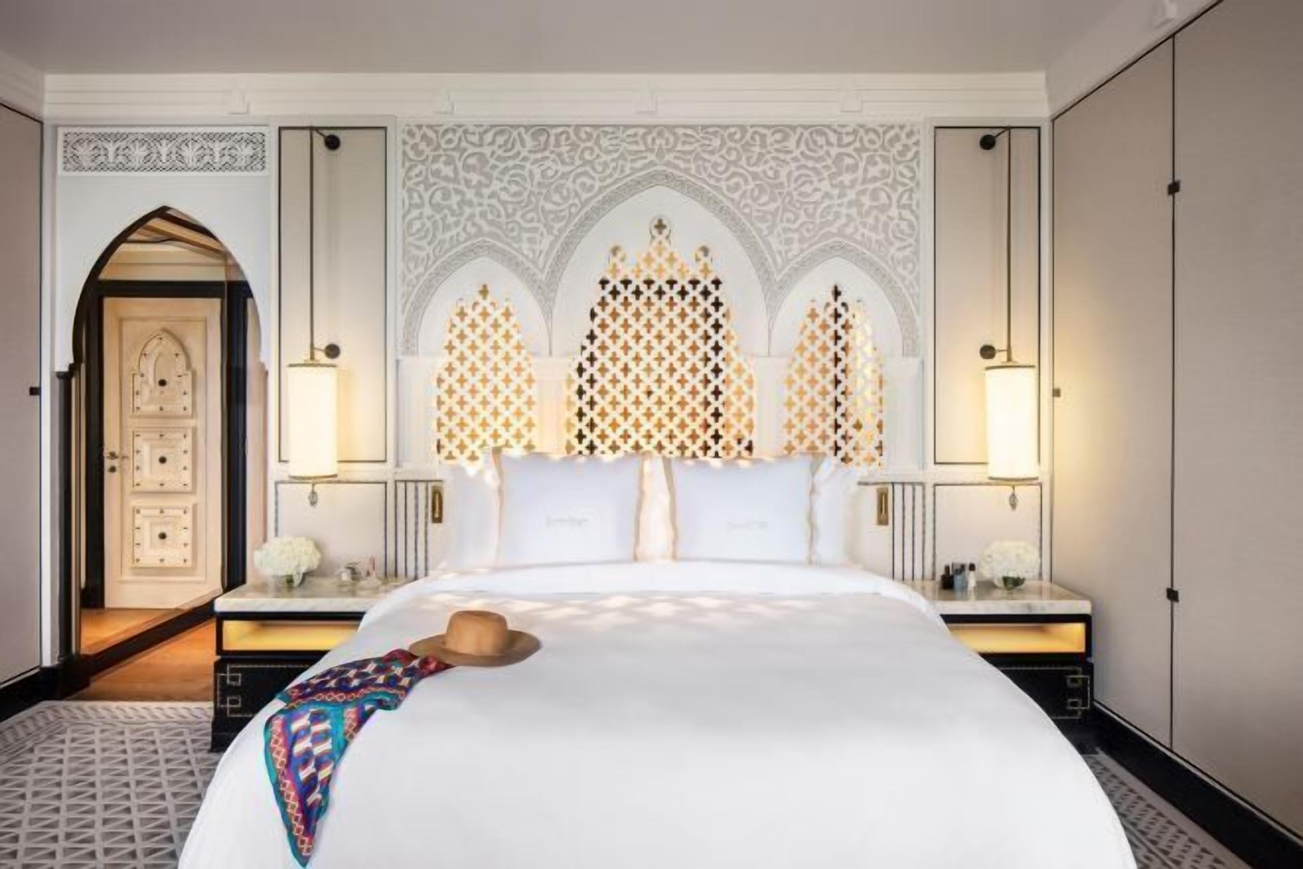 Hypo-allergenic bedding, minibar, in-room safe, desk