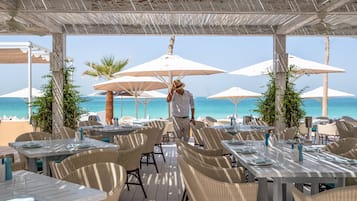 6 restaurants, breakfast, lunch, dinner served; international cuisine