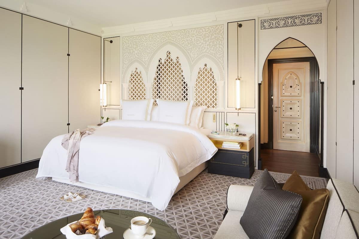 Hypo-allergenic bedding, minibar, in-room safe, desk