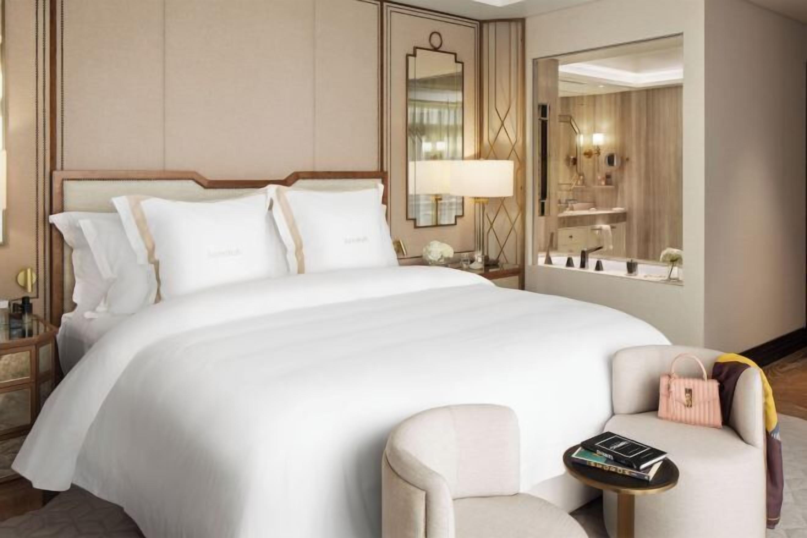 Hypo-allergenic bedding, minibar, in-room safe, desk