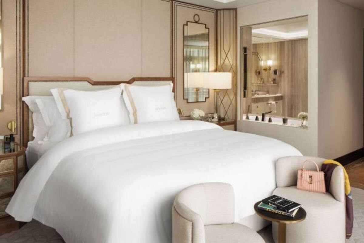 Hypo-allergenic bedding, minibar, in-room safe, desk