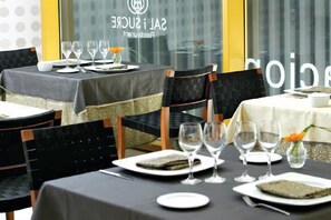 Breakfast, lunch, dinner served; Mediterranean cuisine 