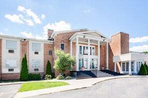 Porch - Motel 6 Grand Rapids, MI - Northeast (Grand Rapids)