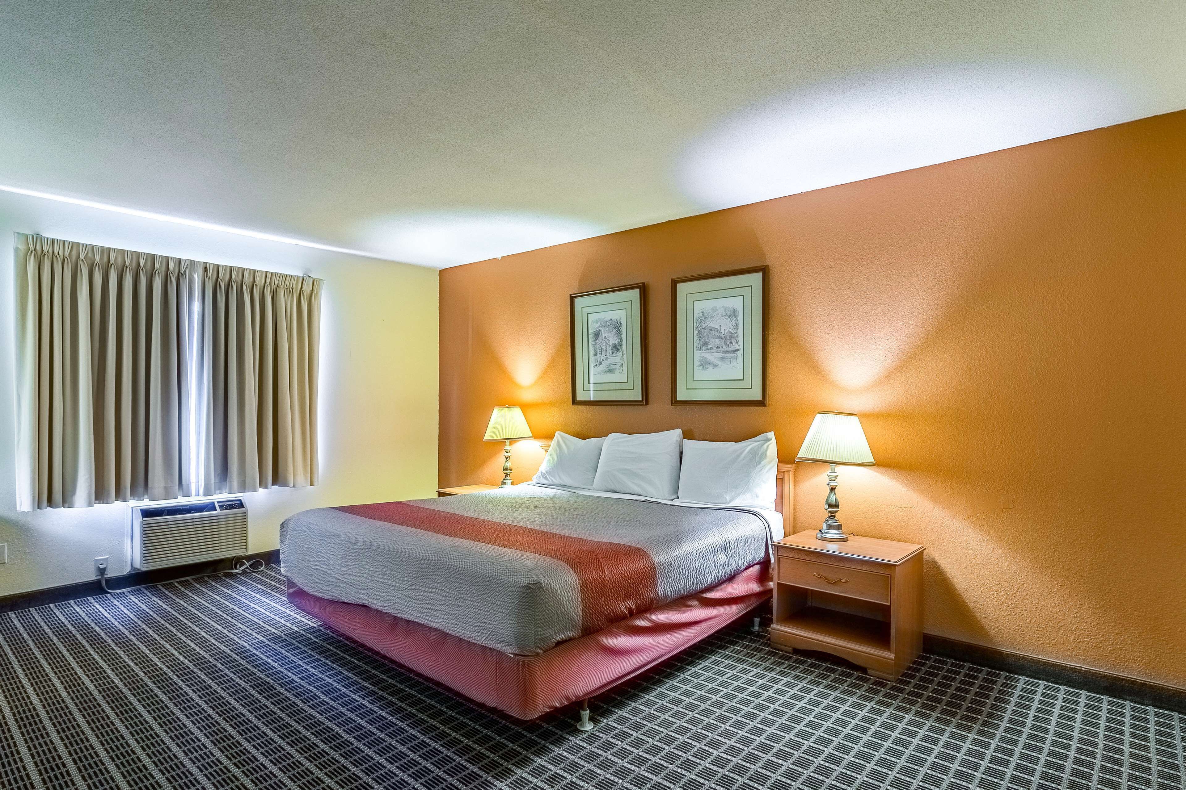 Desk, blackout drapes, free WiFi, bed sheets