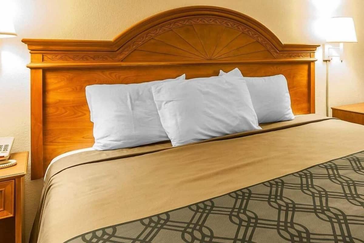 Free WiFi, bed sheets