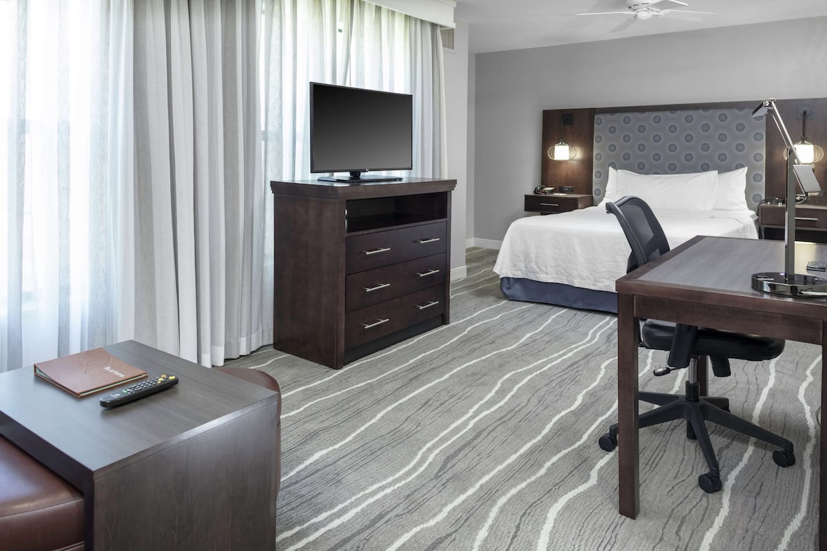 2 bedrooms, premium bedding, in-room safe, desk