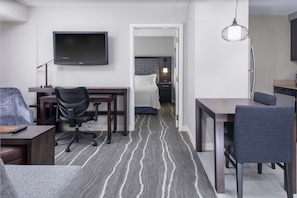Premium bedding, in-room safe, desk, iron/ironing board - Homewood Suites by Hilton Columbia (Columbia)