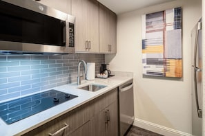 In-room safe, individually furnished, desk, laptop workspace