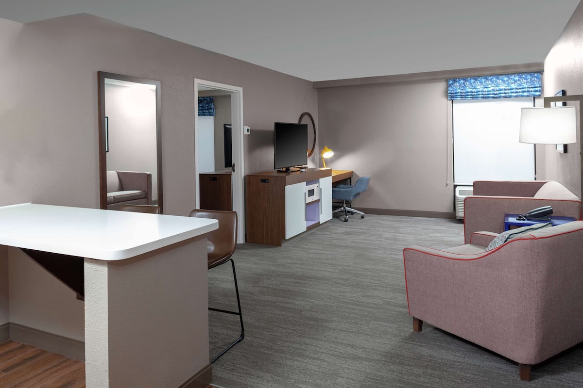 1 bedroom, premium bedding, down comforters, pillowtop beds