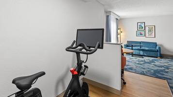 One king bed study non smoking | In-room safe, iron/ironing board, rollaway beds, free WiFi