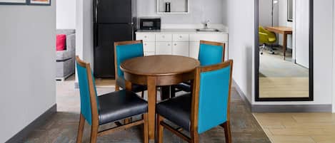 Suite, 1 King Bed, Non Smoking | Private kitchen | Mini-fridge, microwave, coffee/tea maker