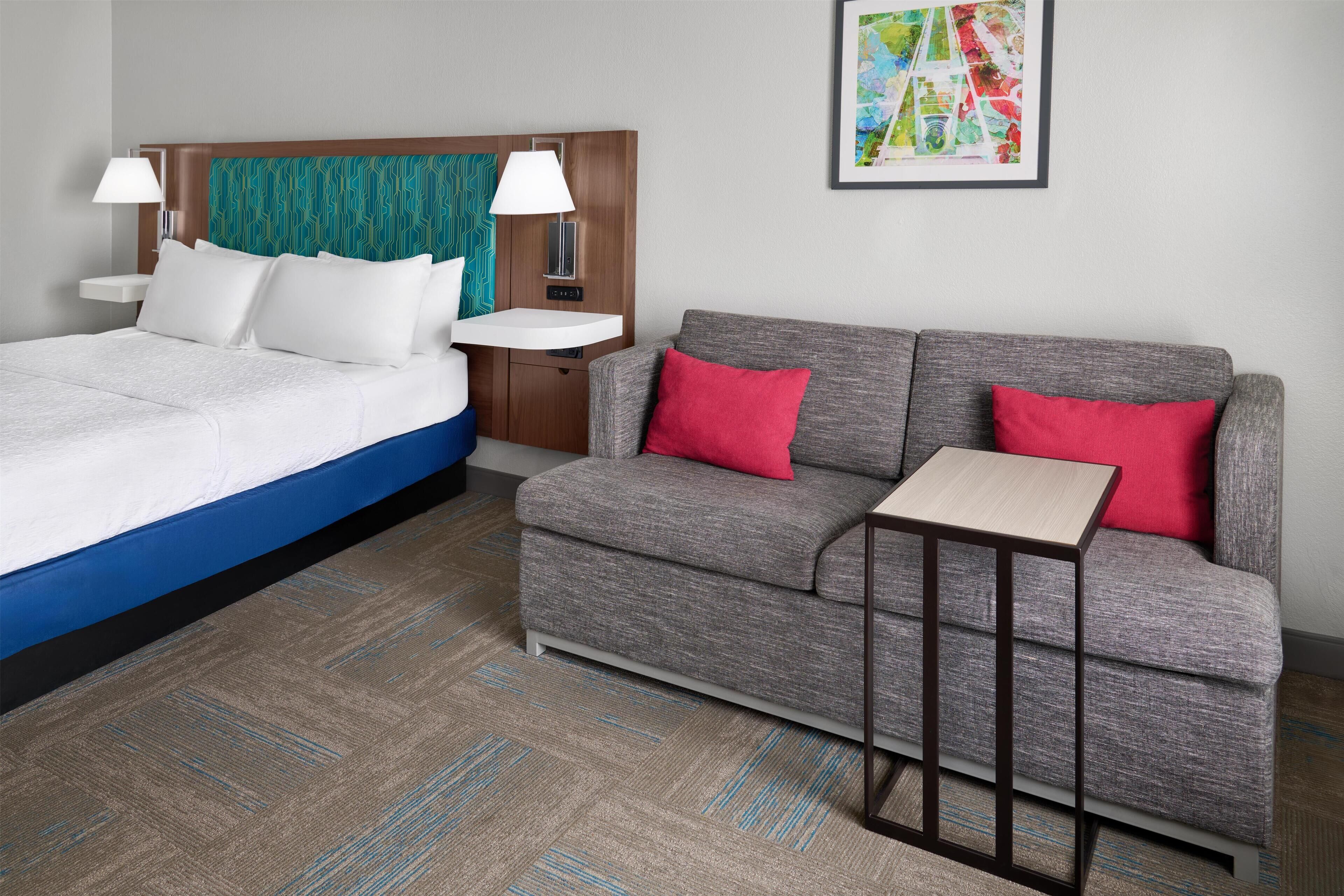 Kamar, 1 Tempat Tidur King (Study) | Area keluarga | Televisi 50-inci dengan saluran TV kabel