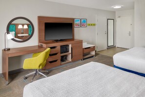 Chambre non-fum., 2 grands lits | Bureau, rideaux d’obscurcissement, fer et planche à repasser