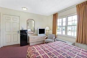 Room, 1 Queen Bed, Non Smoking, Refrigerator & Microwave