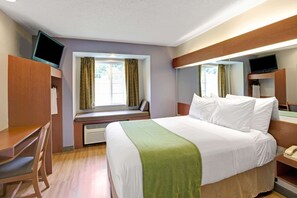 Premium bedding, desk, blackout curtains, free cots/infant beds - Microtel Inn & Suites by Wyndham Cherokee (Cherokee)