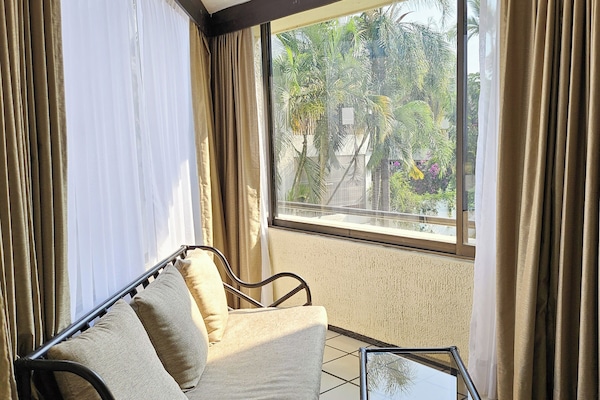 Phòng Suite Superior, 1 giường cỡ king | Bộ đồ giường cao cấp, chăn bông, nệm có lớp đệm bông