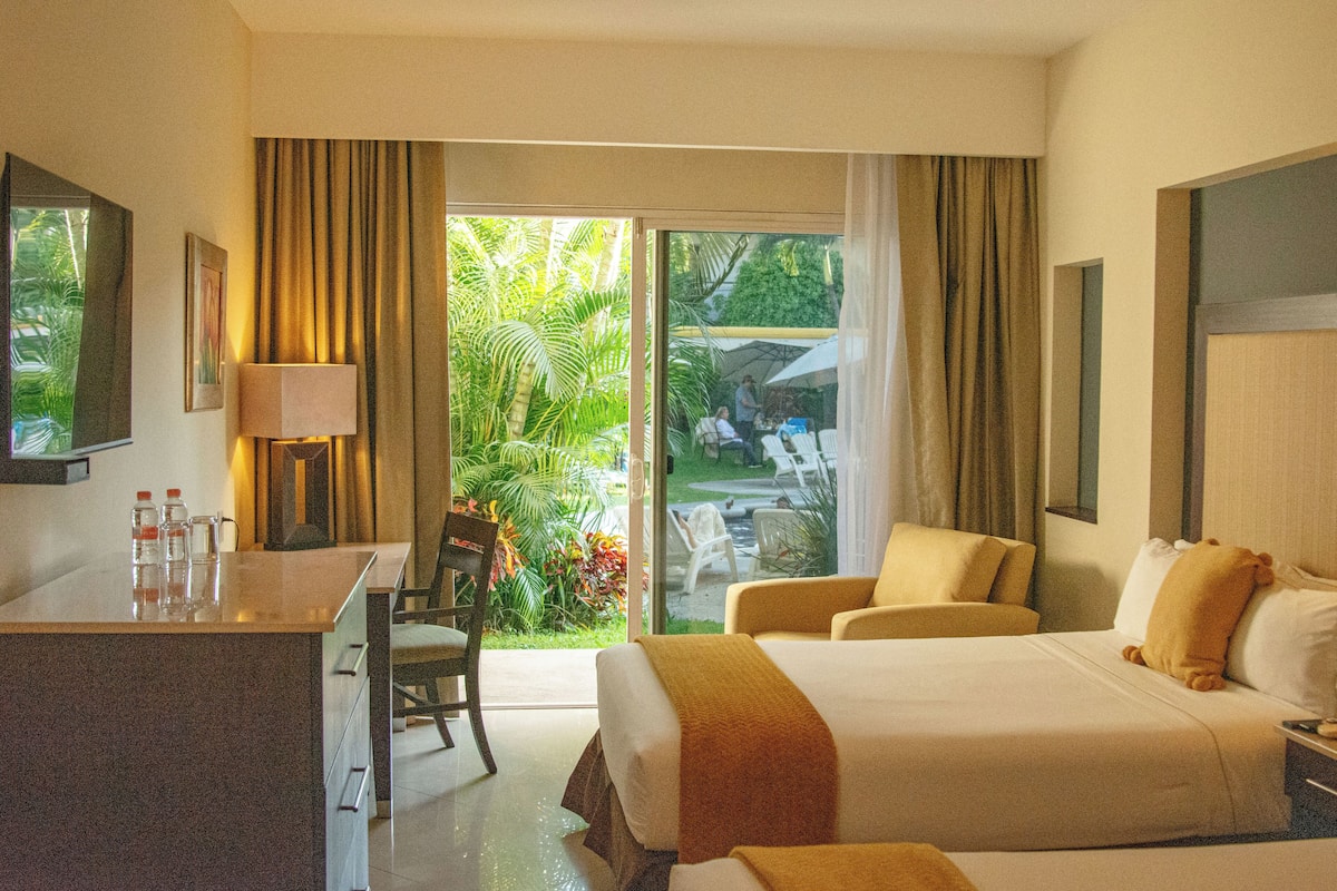 Executive room, Pool front, 2 double beds | 露台/庭院