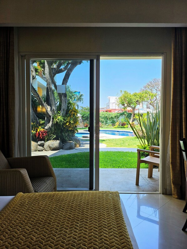 Executive room, Pool front, 2 double beds | Premium bedding, down comforters, pillowtop beds, in-room safe - Casa Francisco Cuernavaca (Cuernavaca)