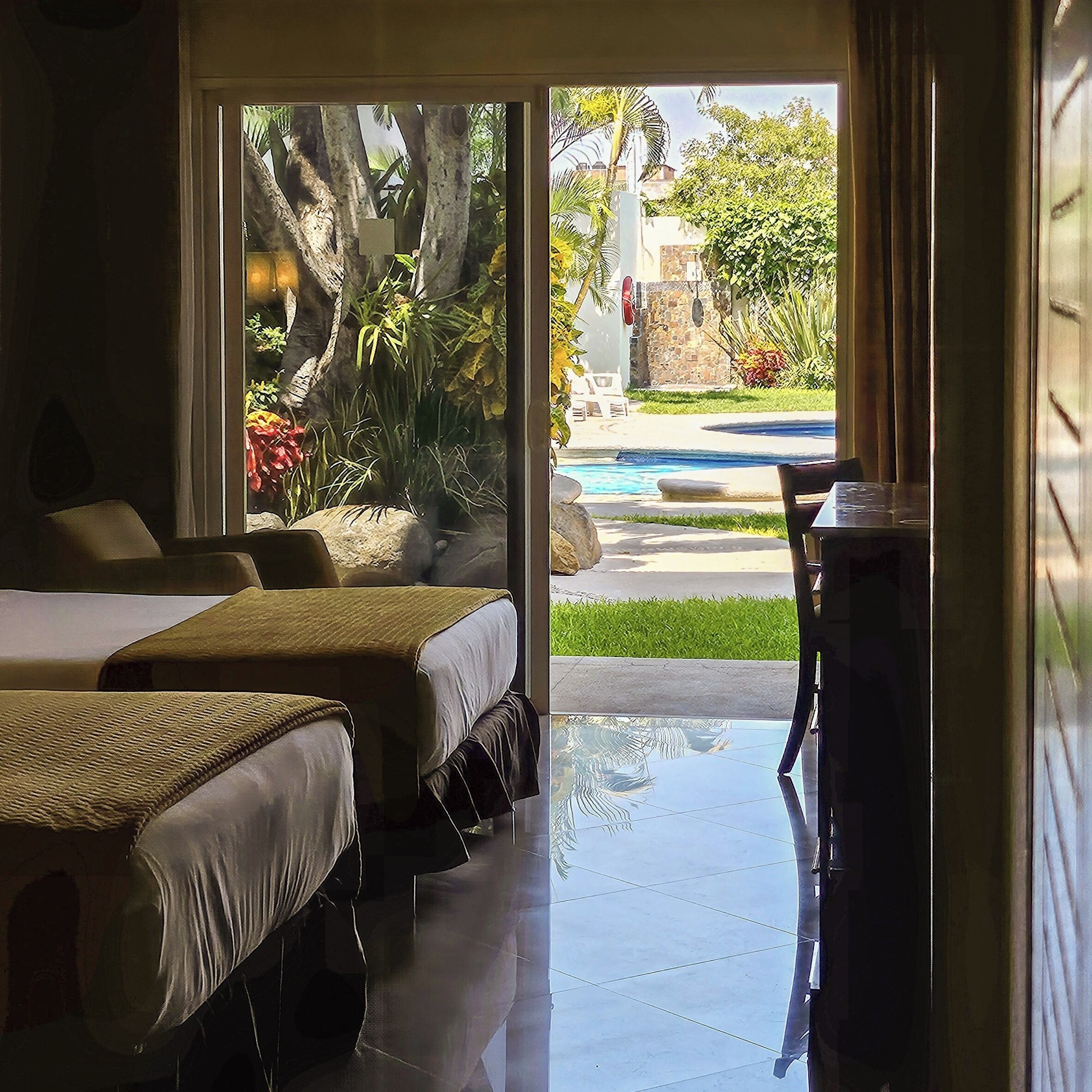 Executive room, Pool front, 2 double beds | Bộ đồ giường cao cấp, chăn bông, nệm có lớp đệm bông 