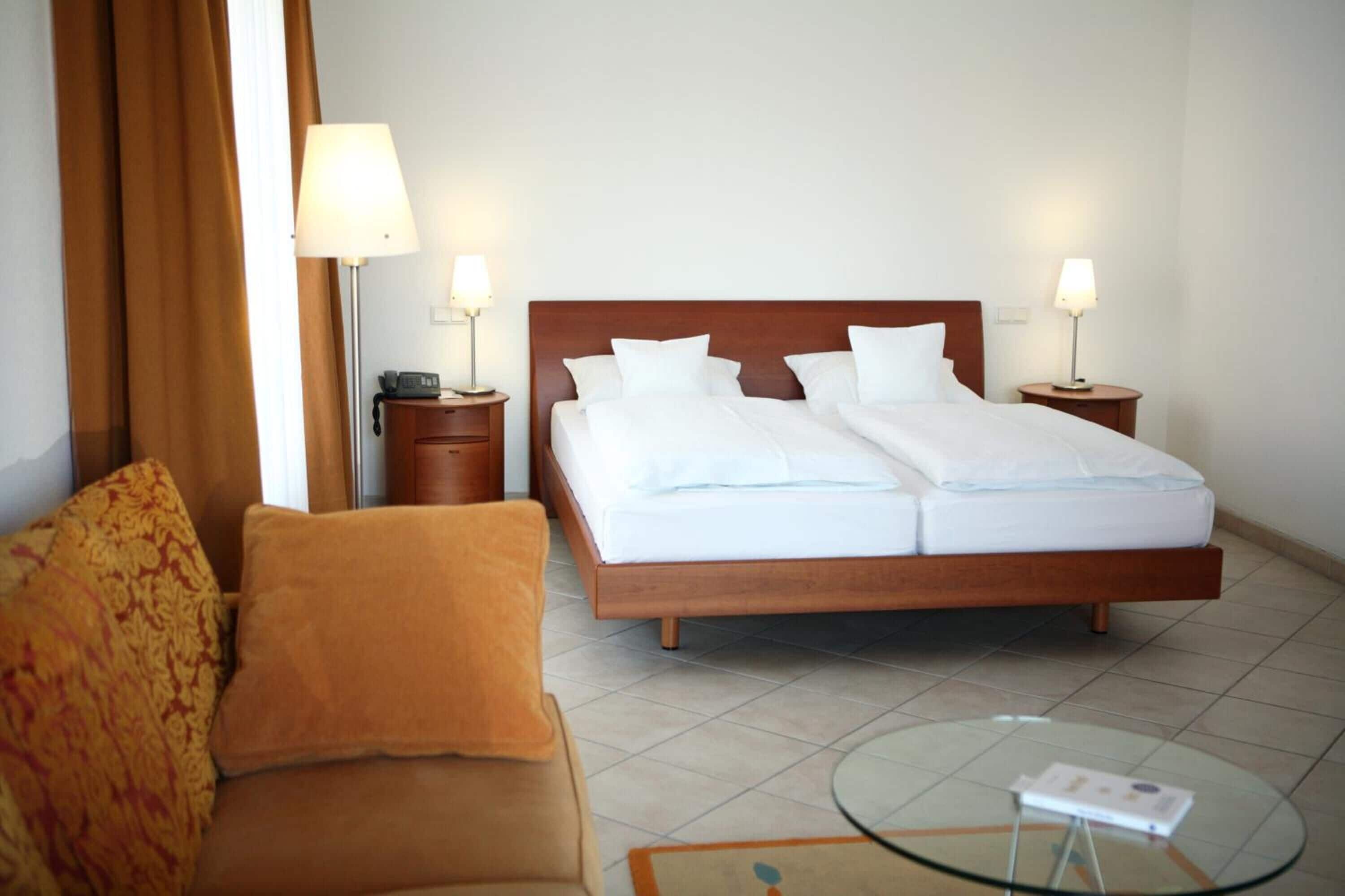 Hypo-allergenic bedding, in-room safe, desk, soundproofing